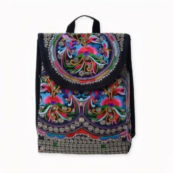 Ce sac à dos femme est une pièce unique et originale qui se démarque des autres.
