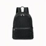 Ce sac à dos noir avec épine pour femme est parfait pour les femmes qui recherchent un look à la fois pratique et élégant.