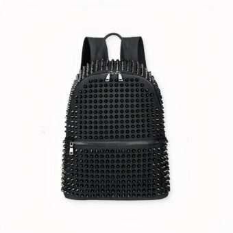 Ce sac à dos noir avec épine pour femme est parfait pour les femmes qui recherchent un look à la fois pratique et élégant.