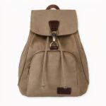 Ce sac à dos en toile donnera un côté très vintage à votre look tout en vous offrant une bonne capacité de rangement pour vos affaires ! De couleur unie, il se mariera facilement à vos tenues. Disponible en bleu, noir, blanc, vert, marron, beige et violet, le plus dur sera de choisir…