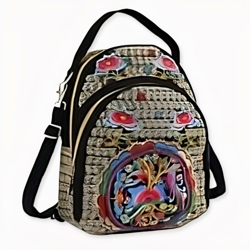 Ce joli sac à dos brodé à l'allure vintage apportera une touche fleurie et vintage à vos looks qui seront pleins de fraîcheur, parfaits pour l'été ! Disponible en quatre couleurs, ce sac unique en son genre fera plus d'un jaloux dans votre entourage.