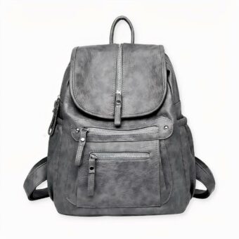 Ce joli sac à dos en similicuir à l'aspect vintage vous suivra dans toutes vos aventures ! Il sera bientôt un incontournable de votre dressing. Ses nombreuses poches à fermeture éclair lui donnent un look moderne et vous permettront de ranger facilement toutes vos affaires pour les emmener partout avec vous !