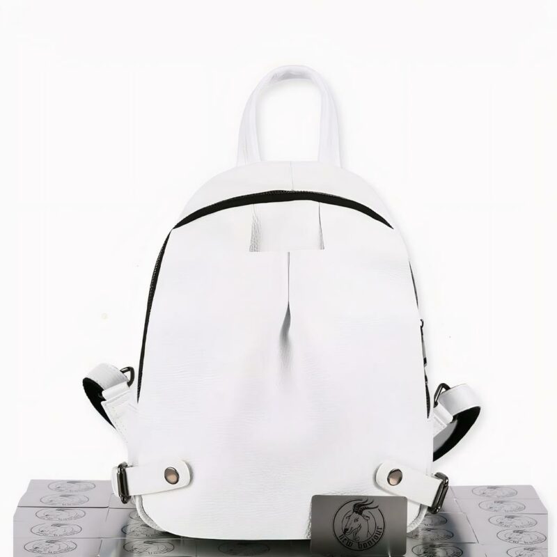 IMG_Sac à dos_luxe_en_cuir_blanc_1F Ce sac à dos luxueux en cuir blanc est le compagnon idéal pour vos déplacements.