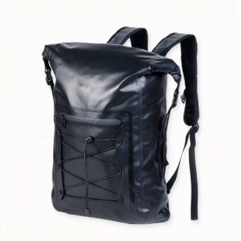 Vous aimez pratiquer des sports nautiques ? Alors, ce sac à dos natation 30L est fait pour vous ! C’est un sac à dos randonnée avec un design sobre et alluré qui séduira plus d’un. Fabriqué en PVC, il fait par ailleurs preuve d’une excellente étanchéité. C’est le sac à dos à avoir pour aller nager ou faire du trekking en rivière.