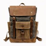 Vous recherchez un sac à dos élégant et pratique qui vous permettra de faire vos trajets quotidiens en toute tranquillité ? Découvrez notre sac à dos vintage en toile de cire ! Fabriqué en toile imperméable de haute qualité, ce sac à dos est suffisamment grand pour contenir un ordinateur portable de 15 pouces et tous vos autres objets essentiels, tout en étant confortable à porter.