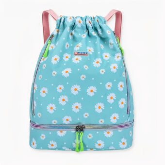 Découvrez notre sac à dos de sport à motifs pâquerettes. Adorable et pratique, il est imperméable et peut s'ouvrir par le bas pour plus de facilité. Avec ses nombreuses poches, vous retrouverez vos affaires en un clin d'œil et pourrez vous changer plus rapidement. Un véritable gain de temps qui vous permettra d'avoir plus de loisirs... Il se décline en 7 coloris, vous n'avez plus qu'à choisir votre couleur préférée.