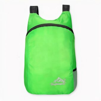 Vous pourrez glisser ce petit sac étanche et pliable dans votre sac et l'emmener partout avec vous, pour des balades en plein air bien organisées ! Pour porter le pique nique ou les bouteilles d'eau, il ne vous encombrera pas et vous pourrez le plier et le ranger facilement, dès qu'il aura fini de remplir sa mission.