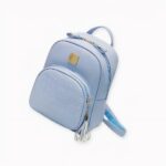 Envie de vous habiller chic et trendy ? Equipez-vous de ce mignon sac à dos cuir aux motifs croco. C’est un sac à dos féminin idéal pour l’été et l’automne. L’accessoire à avoir pour transporter ses effets personnels avec style pour les déplacements en ville. Et bonne nouvelle, vous avez le choix entre différents coloris pour ce sac à dos croco.