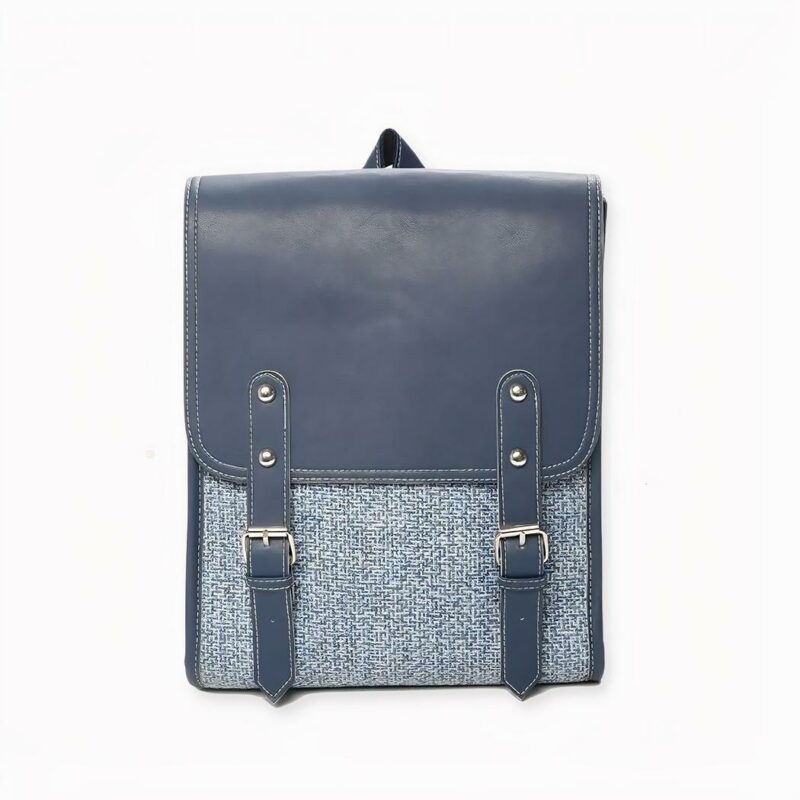 IMG_Sac_ý _dos_cuir_deux_tons_pour_femme_1F Sac à dos cuir végan style cartable pour femme sur fond gris clair.