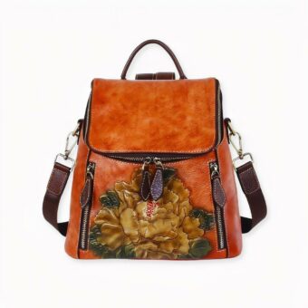 Ce sac à dos en cuir pour femme est une pièce unique et intemporelle.