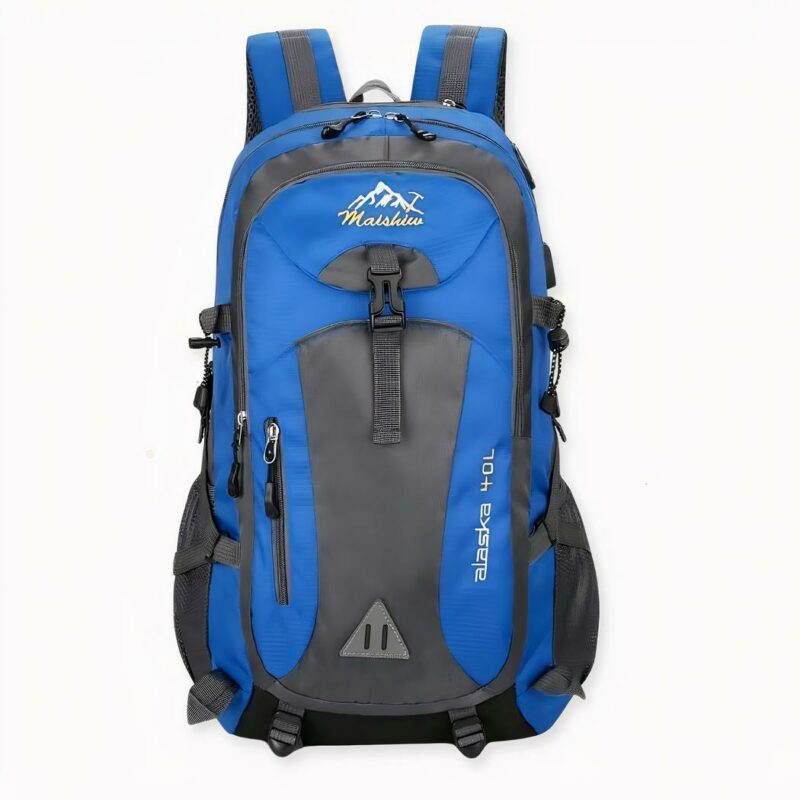 Ce sac à dos sera parfait pour vos randonnées en pleine nature et il vous évitera de tomber en panne de batterie en plein milieu de la forêt grâce à sa prise USB intégrée ! Disponible en cinq couleurs, choisissez celui qu'il vous faut et partez vous ressourcer au grand air.