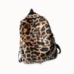 Voici notre sac à dos école à l'imprimé léopard, c'est le compagnon idéal pour les jeunes fashionistas.