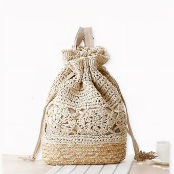 Ce sac à dos en paille pour femme est le compagnon idéal pour les journées passées à explorer.
