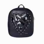 Ce sac à dos gothique en cuir PU est un must-have pour toute femme qui aime le style rock et rebelle. Conçu dans un cuir de qualité supérieure, ce sac à dos est durable et résistant à l'usure.