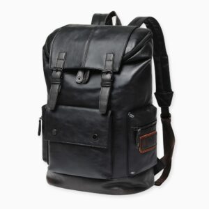 Ce sac à dos en cuir noir est parfait pour vos voyages.