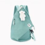 Découvrez ce sac à dos femme personnalisé pour femme. Un joli sac à dos en coton que qui vous distinguera des autres avec son design original. Il sera parfait pour accompagner un look preppy, bohème ou tout simplement classique. C’est un sac à dos à porter au quotidien, à l’école comme au travail.