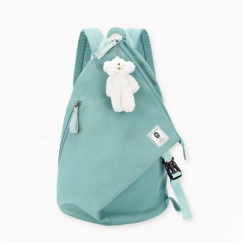 Découvrez ce sac à dos femme personnalisé pour femme. Un joli sac à dos en coton que qui vous distinguera des autres avec son design original. Il sera parfait pour accompagner un look preppy, bohème ou tout simplement classique. C’est un sac à dos à porter au quotidien, à l’école comme au travail.