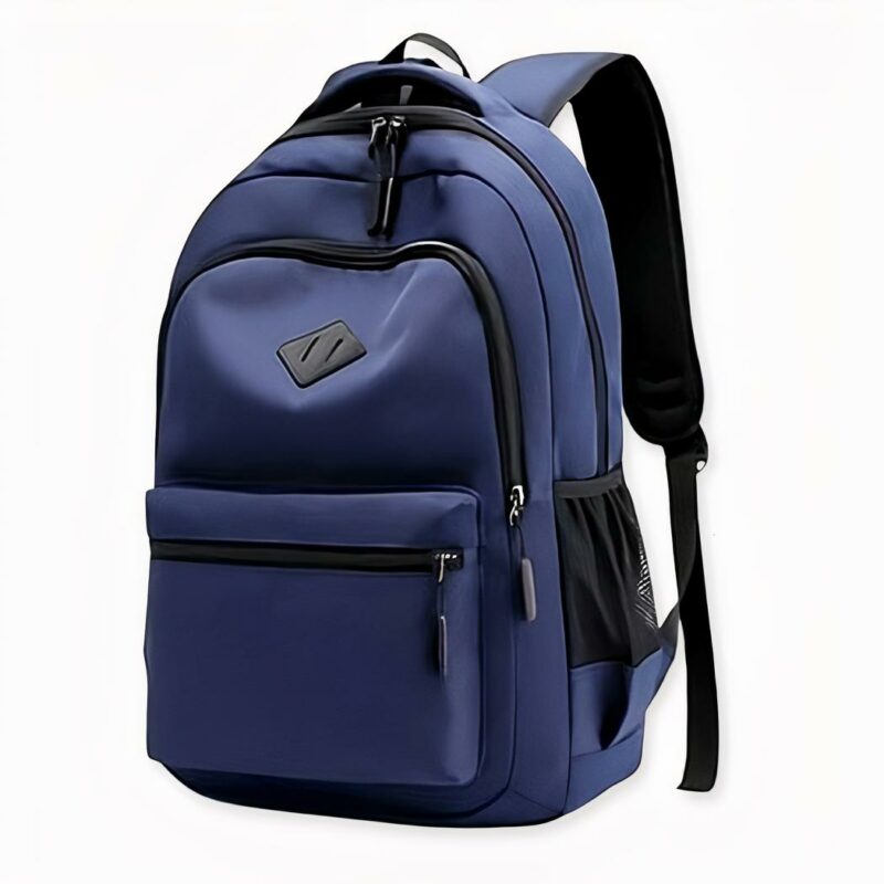 Sac à dos à bandoulière à couleur unie bleu avec un fond blanc