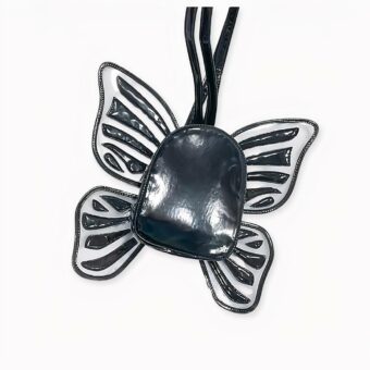 Sac à dos fille avec ailes de papillons, couleur noir. Bonne qualité et très tendance.