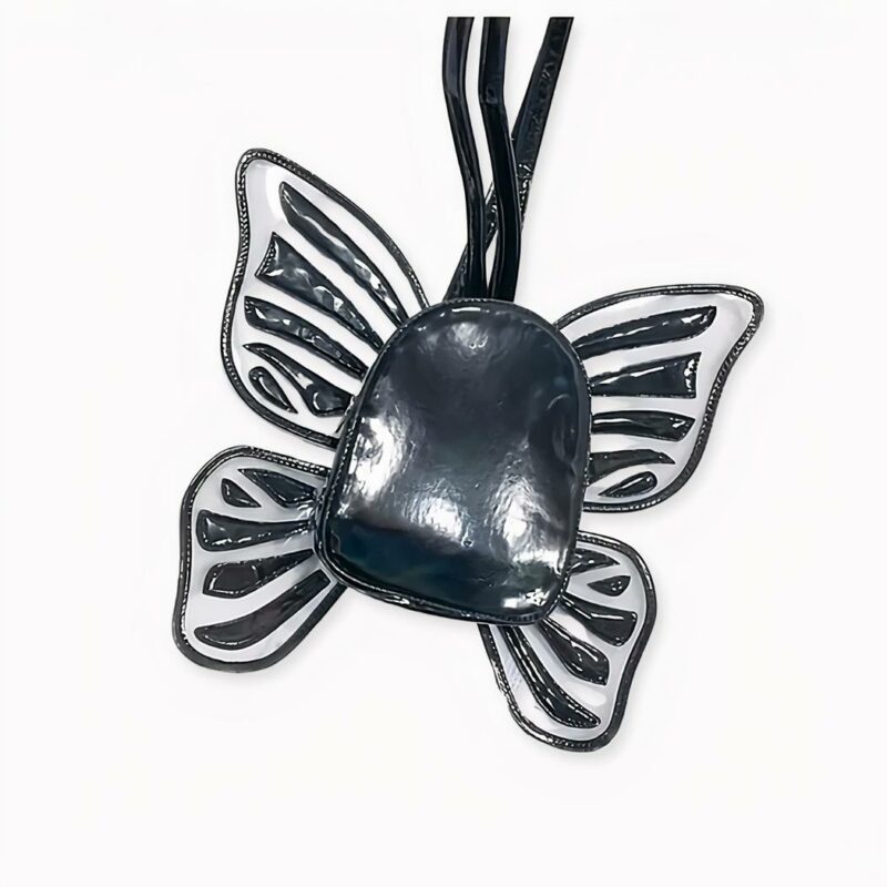 Sac à dos fille avec ailes de papillons, couleur noir. Bonne qualité et très tendance.