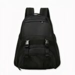 Sac à dos sport avec poche pour ballon noir avec un fond blanc