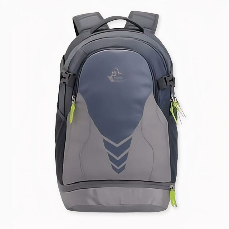 Sac à dos sport et randonnée plein air gris avec un fond blanc
