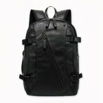 Sac à dos vintage en simili cuir pour homme noir avec un fond blanc