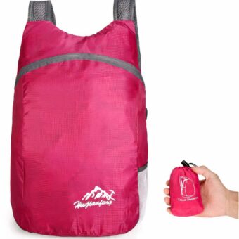 Sac à dos étanche pliable rose avec un fond blanc