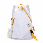 Sac à dos femme personnalisé en coton blanc avec un fond blanc