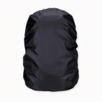 Housse imperméable pour sac à dos de 20 à 80l sur fond gris clair.