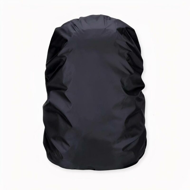 Housse imperméable pour sac à dos de 20 à 80l sur fond gris clair.
