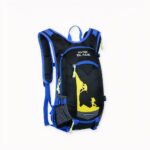 sac à dos étanche de 18l pour le ski et les sports d'hiver en version bleue sur fond gris clair.