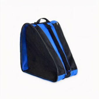 Sac à dos pour chaussures de ski ou snowboard en version bleue, sur fond gris clair.