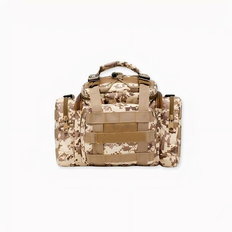 Le sac à dos est doté d'une grande poche principale avec une fermeture à glissière et de multiples poches latérales et avant pour ranger facilement tous vos objets essentiels. Vous trouverez également des boucles métalliques sur le devant pour fixer des accessoires supplémentaires.