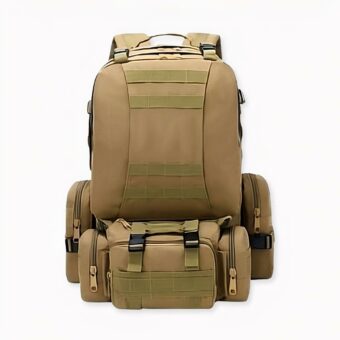 sac à dos de 50l type militaire sur fond gris clair.