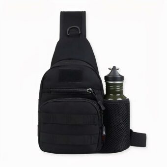 Sac à dos militaire à une épaule avec emplacement pour gourde noir avec un fond blanc