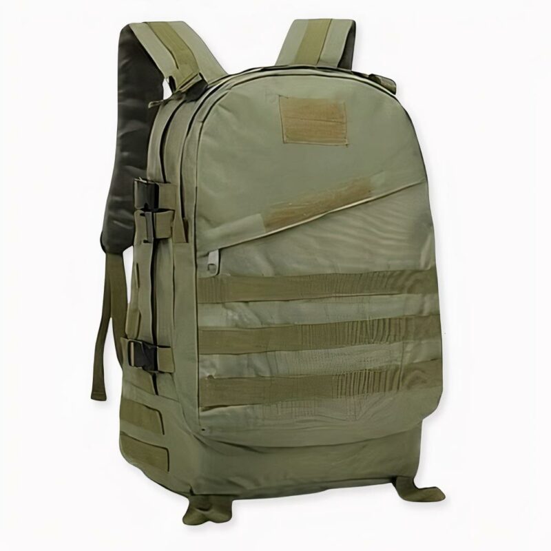Sac à dos militaire de grande capacité 40L sur fond gris clair.