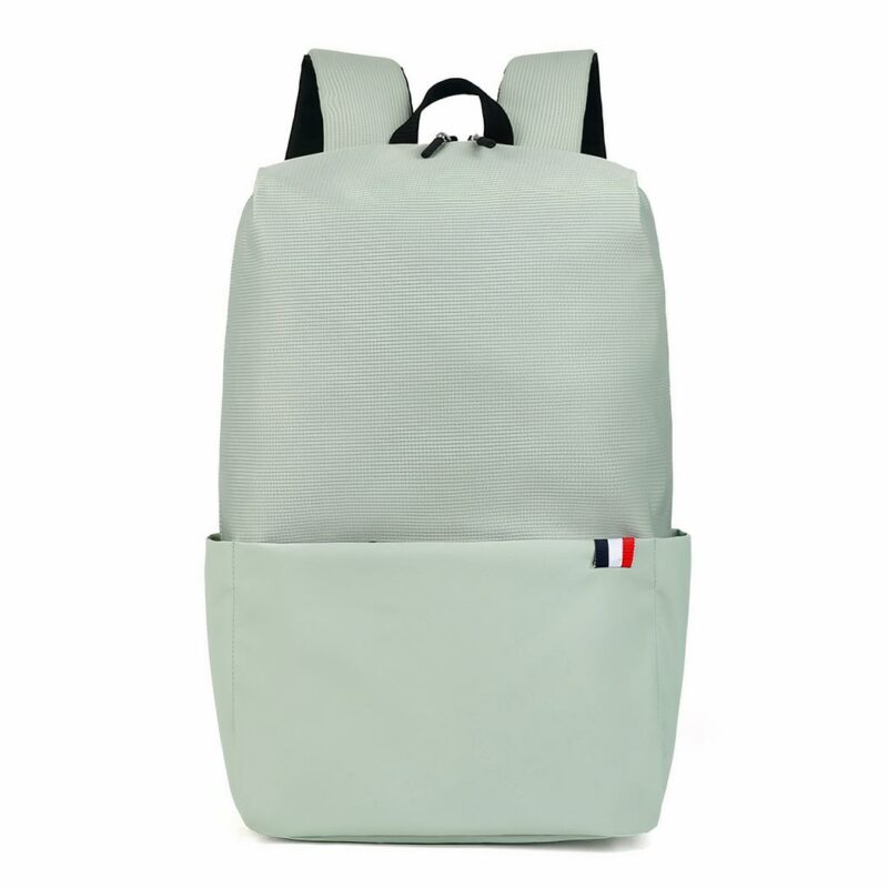 Sac à dos étanche pour ordinateur portable gris avec un fond blanc