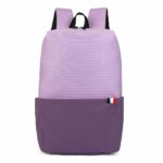 Sac à dos étanche pour ordinateur portable violet avec un fond blanc