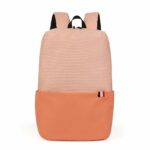 Sac à dos étanche pour ordinateur portable orange avec un fond blanc