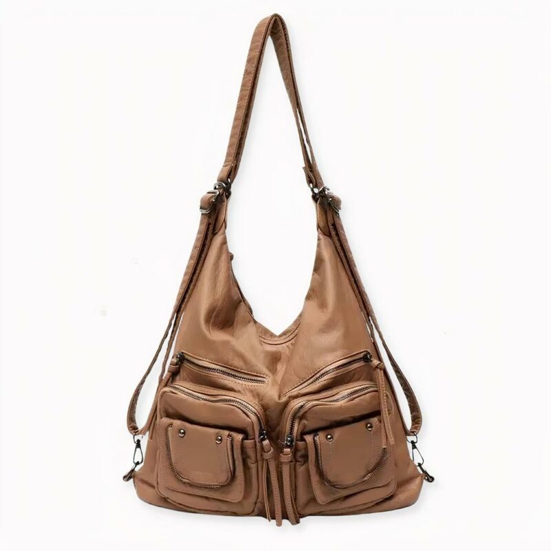 sac à dos à bandoulière en similicuir dans sa version beige, sur fond gris clair.