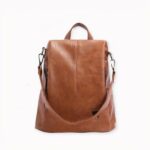 Vous recherchez un sac à dos à la fois pratique et élégant ? Ne cherchez pas plus loin que notre sac à dos en pu pour femmes. Ce sac est fabriqué à partir de matériaux solides et de haute qualité et comporte plusieurs poches et compartiments, ce qui en fait le choix idéal pour les étudiants ou les professionnels. De plus, son design tendance vous permettra de vous démarquer de la foule.