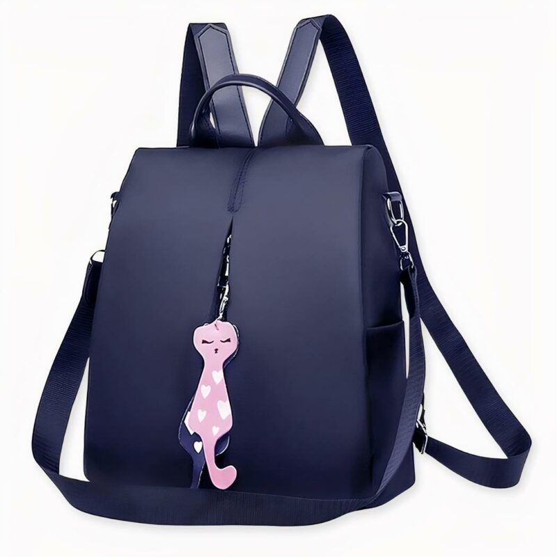 Craquez pour ce petit sac à dos Oxford avec pendentif pour femme ! Très simple, il sera votre principal allié pour apporter une touche tendance à vos tenues. De plus, ce sac s’alliera facilement à toute votre garde-robe. Son joli pendentif lui apporte une touche d’originalité qui fait de lui un sac intemporel et unique !