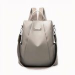 Découvrez ce magnifique sac à dos étanche antivol au style sac moderne. Il vous assurera un look citadin élégant. Vous serez séduit par sa praticité, puisque sa capacité vous permettre de glisser un ordinateur. Ce sac à dos sera votre compagnon quotidien pour vous suivre dans tous vos déplacements !
