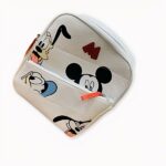 Mini sac à dos Mickey Mouse pour enfant blanc avec un fond un bureau