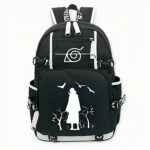 Sac à dos noir et blanc motif Itachi avec poches latérales. Bonne qualité et très à la mode.