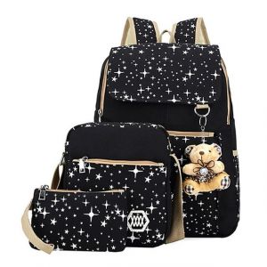 Sac à dos motif étoile avec porte-clés ours noir avec un fond blanc et trois sacs