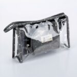 Ensemble de 3 trousses de maquillage pour femme noir et transparent avec un fond blanc