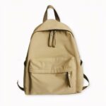 Voici un magnifique sac à dos en toile pour femme ! Ce sac à dos élégant est parfait pour transporter tous vos objets essentiels, que vous alliez à l'école, au travail ou en voyage. Son design élégant et ses couleurs unies s'accorderont avec toutes les tenues, tandis que son intérieur spacieux et sa construction durable en feront votre sac à dos préféré pour les années à venir.