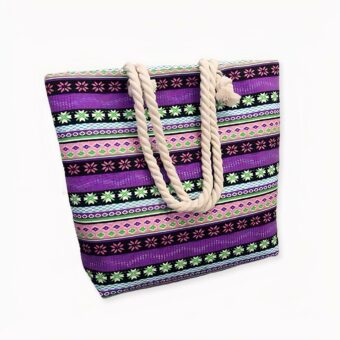À la recherche du sac idéal pour vous accompagner à la plage cet été ? Notre nouveau sac cabas de plage pour femme est celui qu'il vous faut ! Son design simple et décontracté vous invite à la détente et s'adapte facilement à toutes sortes de vêtements.